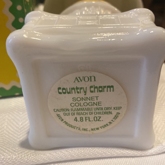 Avon Country Charm Perfume Bottle - Picture 4 of 7